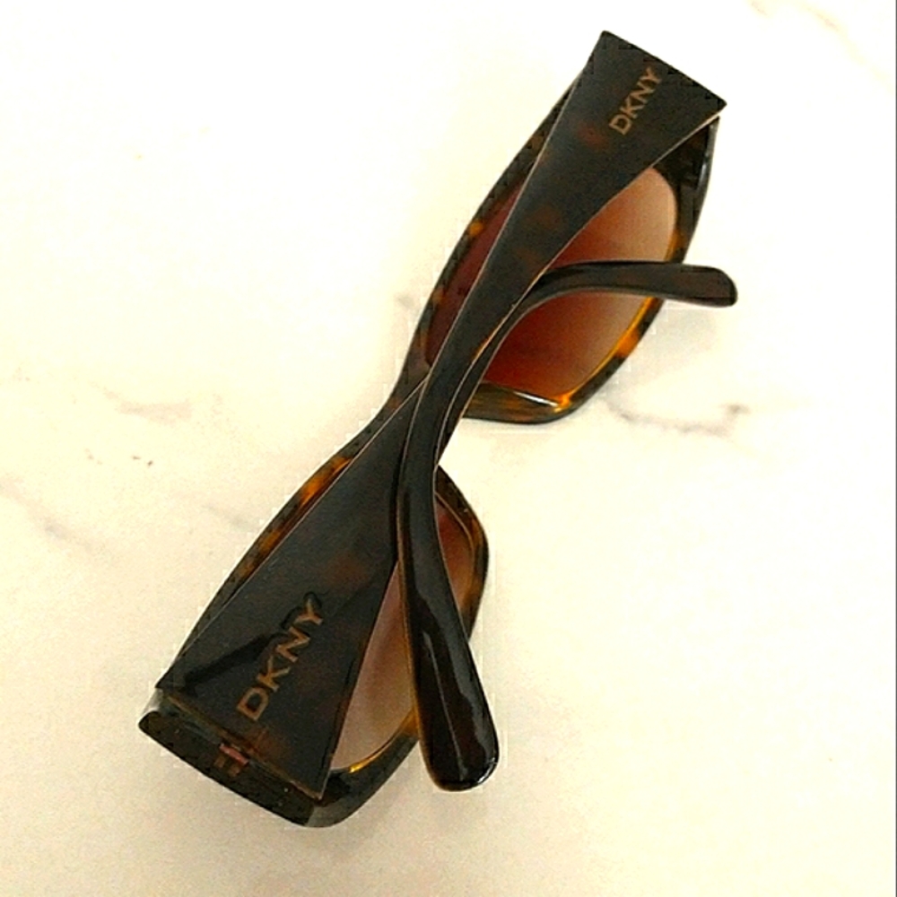 DKNY TORTOISE LOOK SUNGLASSES - Picture 8 of 8